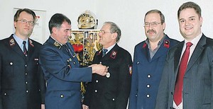 Ehrung in Bliesdalheim: Löschbezirksführer Stefan Rabung, Kreisbrandinspekteur
		Uwe Wagner, Klaus Fischer, Andreas Müller und
		Bürgermeister Alexander Rubeck.